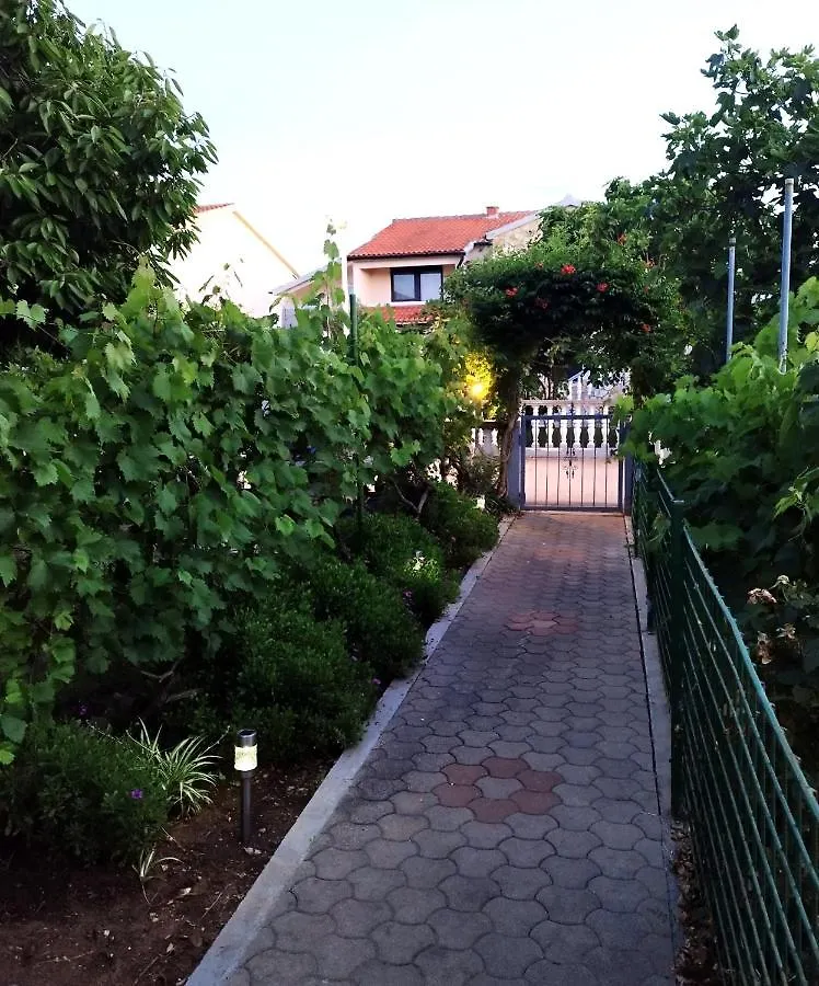 Apartments Iris Вир