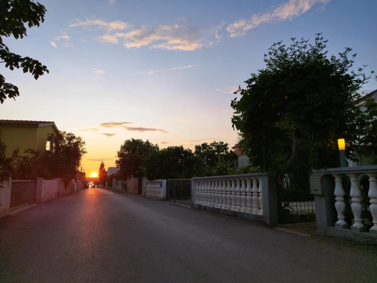 Apartments Iris Вир 0*,