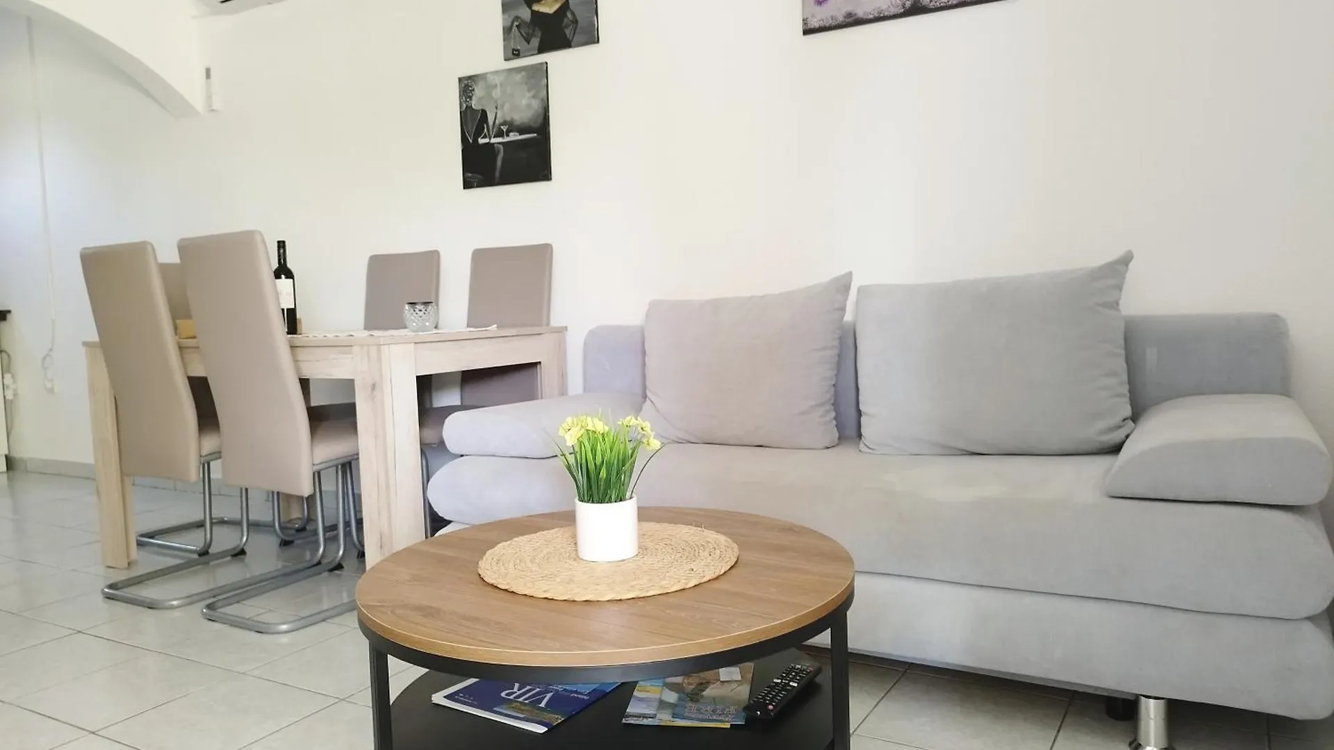 Apartments Iris Вир